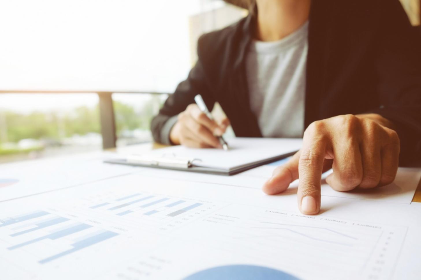 Taller de SEO técnico mostrando configuración de crawling y herramientas de análisis